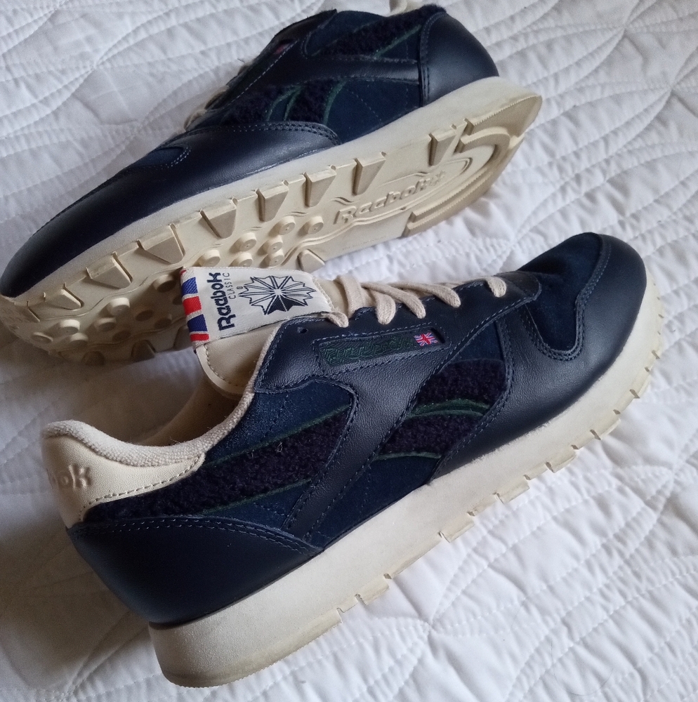 Reebok women's Cl Lthr Ivy League Sneakers Size 8